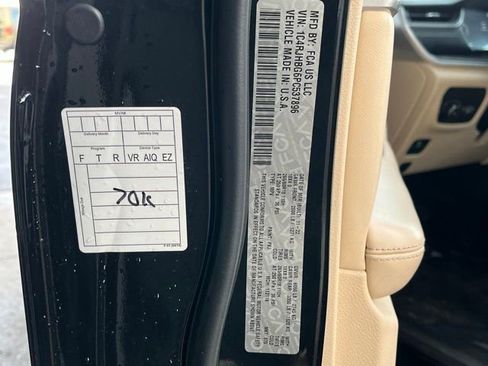 Used 2023 Jeep Grand Cherokee Limited image 36