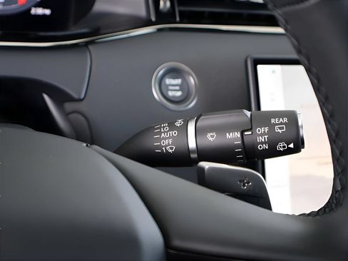 Used 2026 Land Rover Range Rover Evoque Dynamic SE AWD/4WD image 64