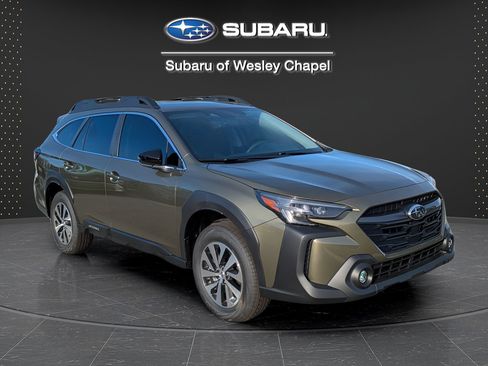Used 2025 Subaru Outback Premium AWD/4WD image 2