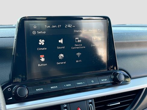 Used 2024 Kia Forte LXS image 9