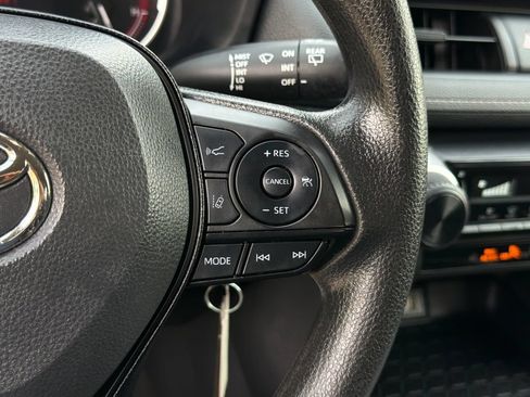Used 2025 Toyota RAV4 LE AWD/4WD image 22