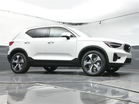 New 2025 Volvo XC40 B5 Plus w/ Protection Package Premier image 34