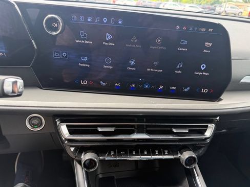Certified 2025 Chevrolet Traverse LT FWD image 20