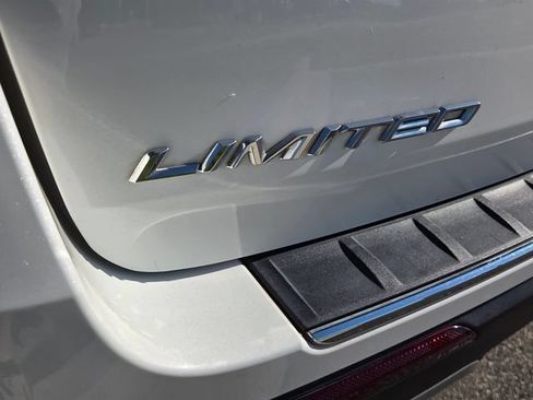 Used 2023 Ford Explorer Limited w/ Limited Technology Package RWD image 11