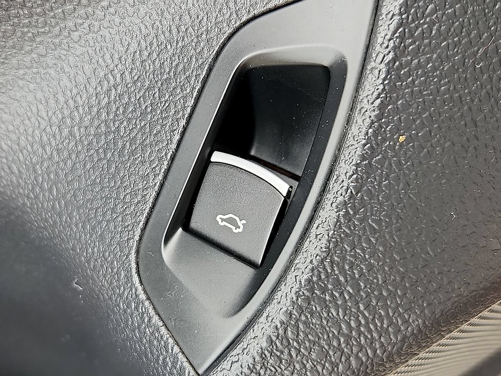 Used 2013 Volkswagen Passat 2.5 S FWD image 24