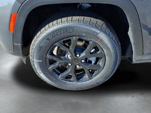 New 2026 Jeep Grand Cherokee Laredo image 7