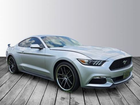 Used 2017 Ford Mustang Coupe RWD image 4