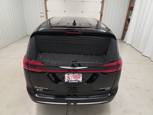 Used 2026 Chrysler Pacifica Limited AWD/4WD image 5