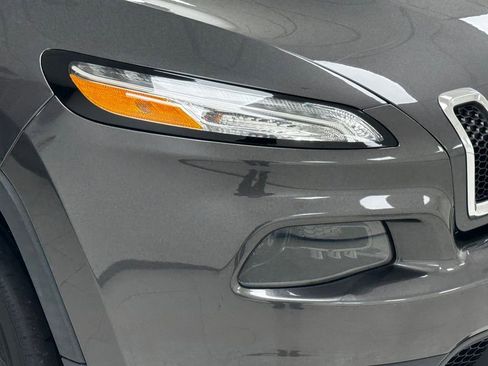 Used 2018 Jeep Cherokee Latitude Plus image 30