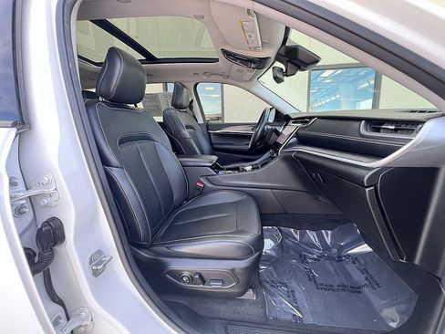 Used 2022 Jeep Grand Cherokee Limited AWD/4WD image 28