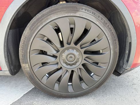 Used 2021 Tesla Model Y Long Range AWD/4WD image 8
