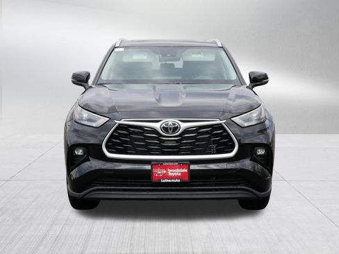 Certified 2026 Toyota Highlander XLE image 2