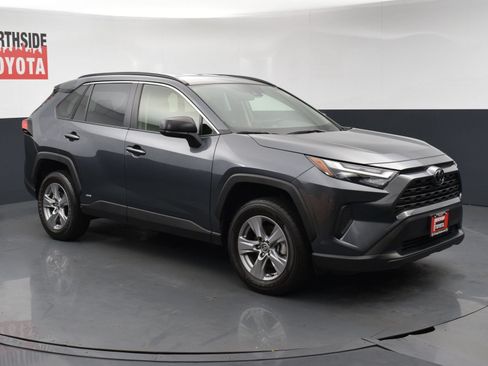 Used 2025 Toyota RAV4 LE AWD/4WD image 6