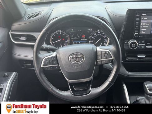 Used 2022 Toyota Highlander XSE image 14