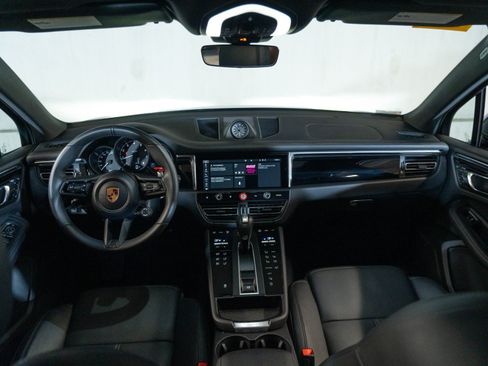 Certified 2026 Porsche Macan AWD/4WD image 27