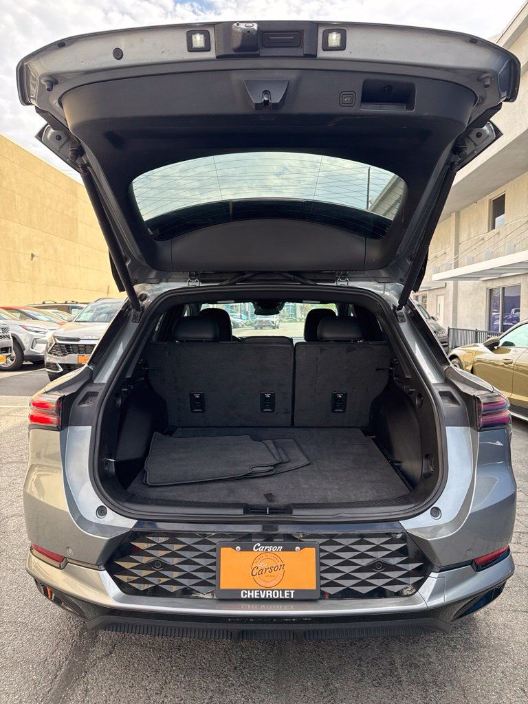 Used 2024 Chevrolet Equinox EV RS FWD image 27