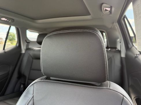 Used 2024 GMC Terrain SLT w/ Tech Package FWD image 29