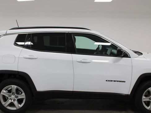 Used 2024 Jeep Compass Latitude AWD/4WD image 11