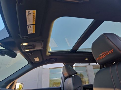 Used 2024 Honda Pilot TrailSport image 21