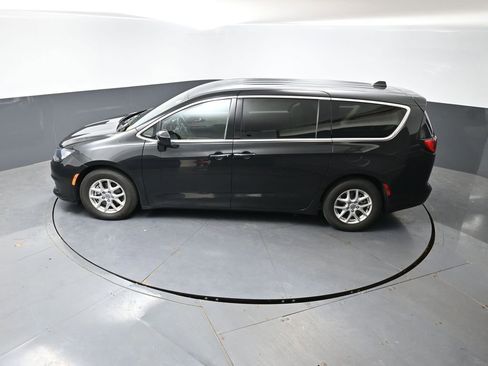 Used 2023 Chrysler Voyager LX FWD image 45