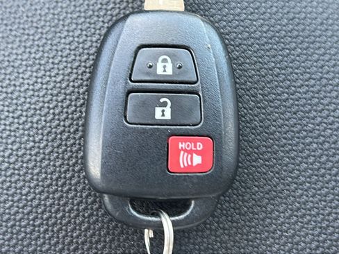 Used 2022 Toyota Corolla Cross L FWD image 25