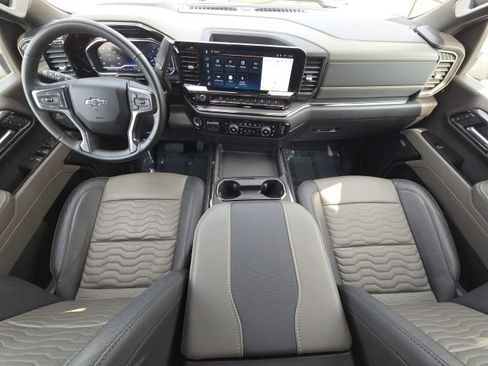 Used 2025 Chevrolet Silverado 2500 ZR2 w/ Technology Package image 28
