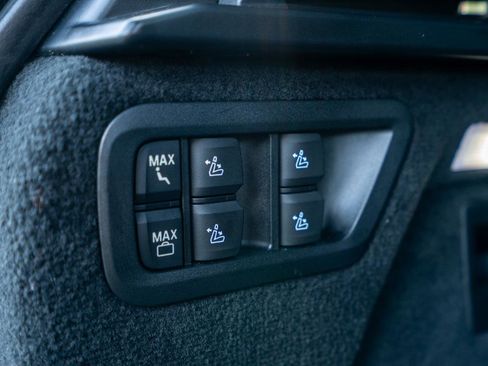 Used 2023 BMW X7 M60i image 33