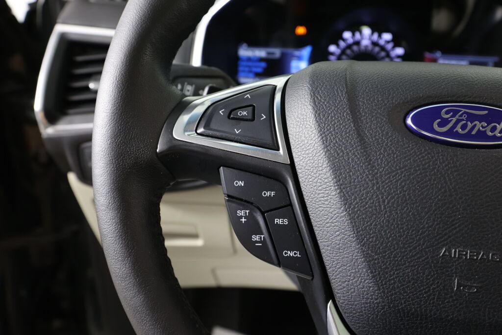 Used 2015 Ford Edge Titanium w/ Equipment Group 302A AWD/4WD image 33