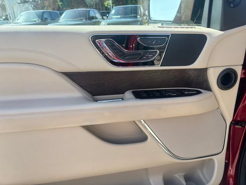 Used 2018 Lincoln Navigator Reserve w/ Technology Package AWD/4WD image 13