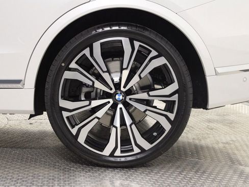 Used 2027 BMW X7 xDrive40i AWD/4WD image 16