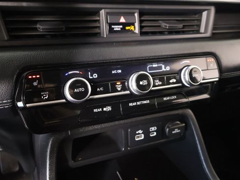Used 2025 Honda Pilot EX-L image 7