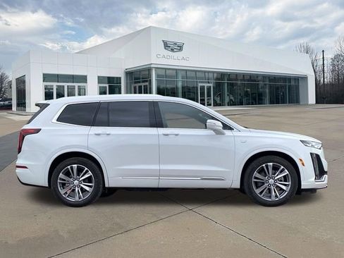 Certified 2025 Cadillac XT6 Premium Luxury FWD image 2