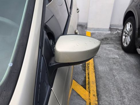 Used 2018 Ford Focus SE FWD image 6