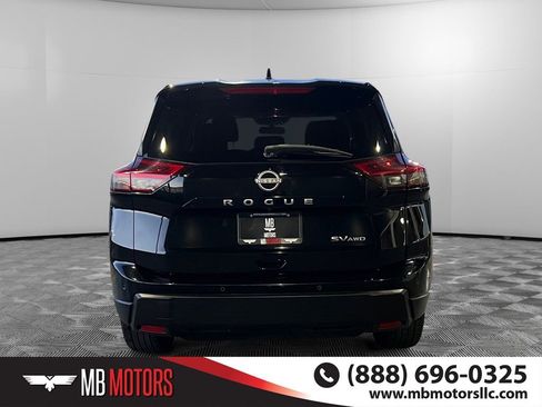 Used 2024 Nissan Rogue SV image 4
