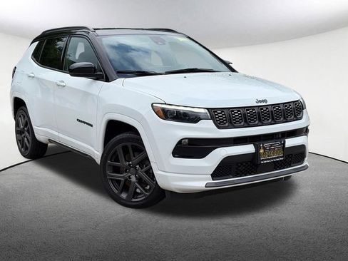 Used 2024 Jeep Compass Limited w/ High Altitude Package AWD/4WD image 2