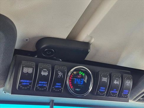 Used 2015 Jeep Wrangler Unlimited Rubicon w/ Connectivity Group AWD/4WD image 23