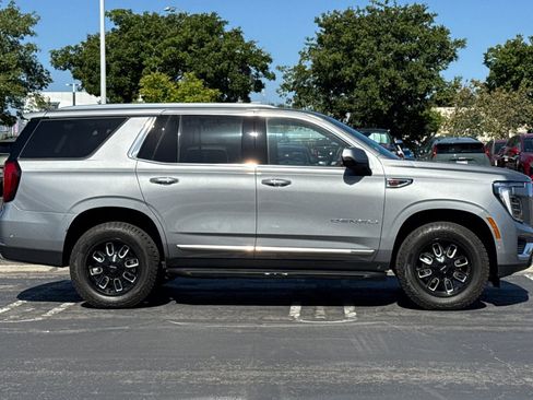 Used 2026 GMC Yukon Denali AWD/4WD image 3