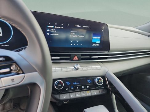 Certified 2024 Hyundai Elantra SEL w/ Convenience Package image 12