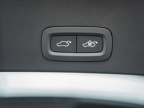 Used 2026 Volvo XC40 B5 Ultra w/ Protection Package Premier image 11