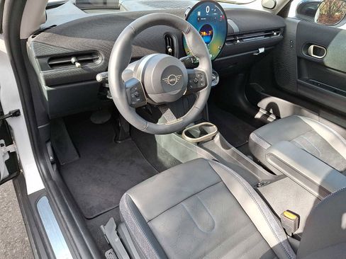 Certified 2025 MINI Cooper S image 9