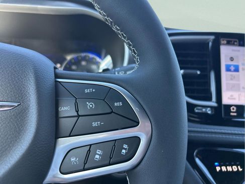 New 2026 Chrysler Pacifica Select image 14