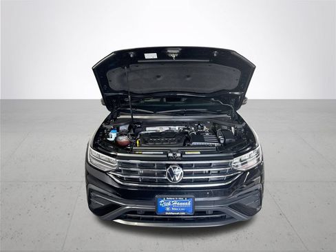 Certified 2022 Volkswagen Tiguan SE w/ Panoramic Sunroof Package AWD/4WD image 23