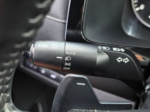 Used 2025 Nissan Pathfinder SV FWD image 39