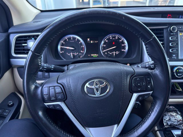 Used 2017 Toyota Highlander Limited AWD/4WD image 9