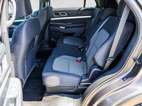 Used 2017 Ford Explorer XLT w/ Equipment Group 201A AWD/4WD image 21