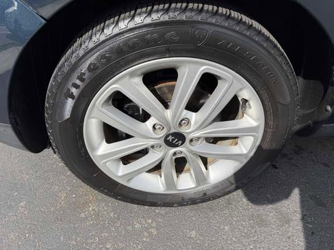 Used 2018 Kia Soul + FWD image 6