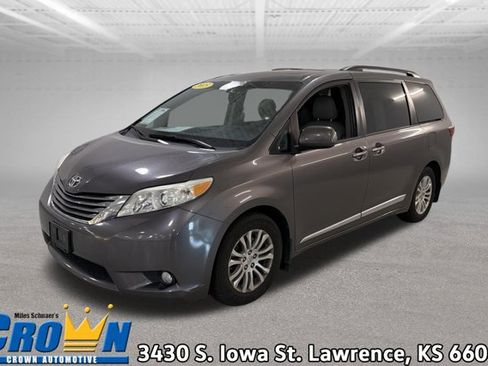 Used 2015 Toyota Sienna XLE FWD image 1