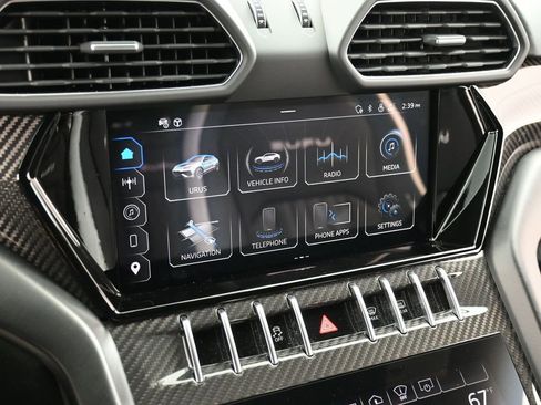Used 2024 Lamborghini Urus Performante AWD/4WD image 22