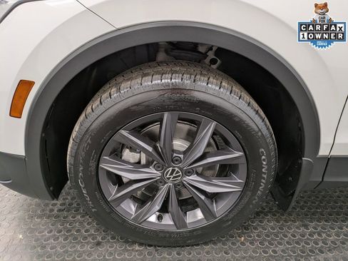 Used 2022 Volkswagen Tiguan SE w/ Panoramic Sunroof Package AWD/4WD image 8
