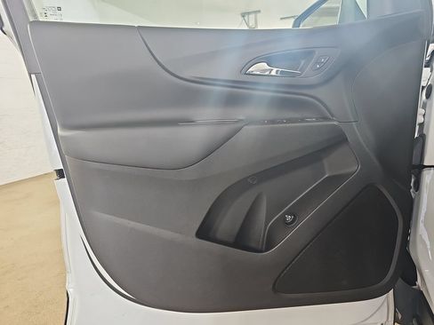 Certified 2024 Chevrolet Equinox LT FWD image 32